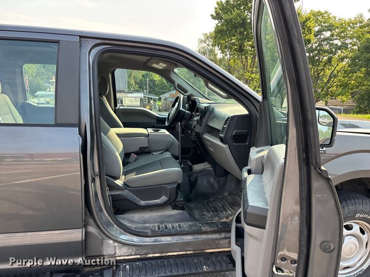 image for item FG0592 2016 Ford F150 XLT Crew Cab pickup truck
