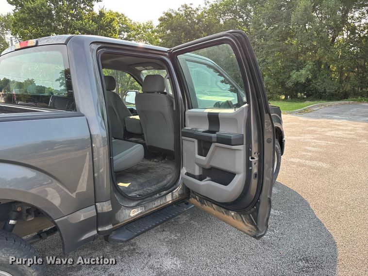 image for item FG0592 2016 Ford F150 XLT Crew Cab pickup truck