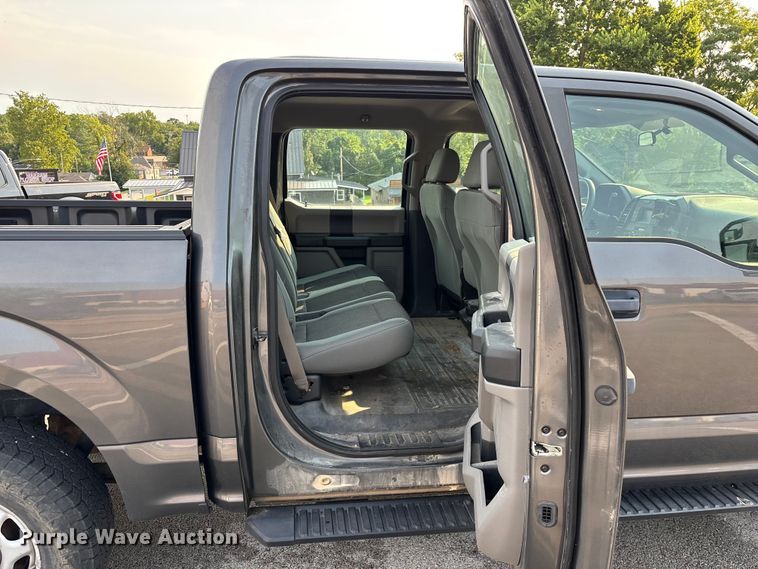 image for item FG0592 2016 Ford F150 XLT Crew Cab pickup truck