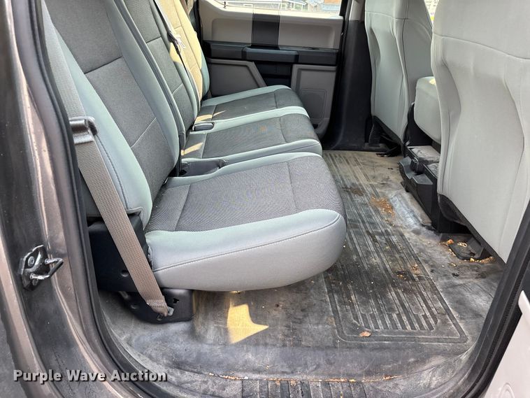 image for item FG0592 2016 Ford F150 XLT Crew Cab pickup truck