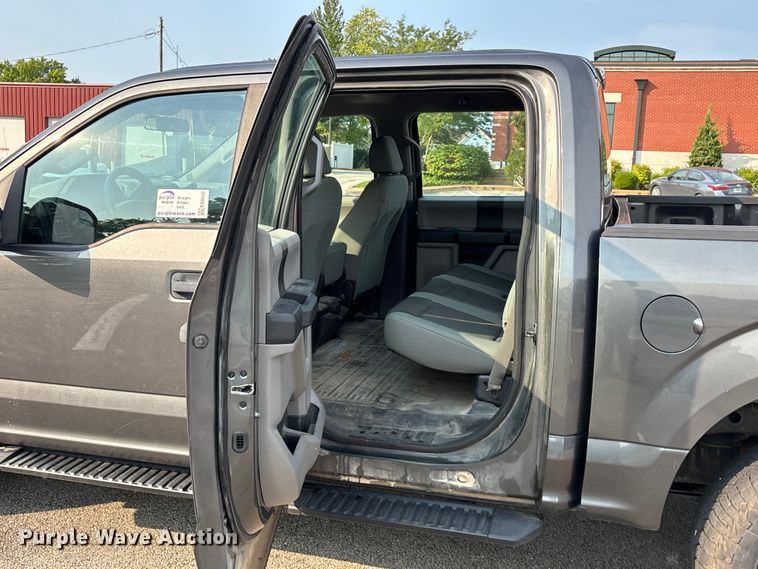 image for item FG0592 2016 Ford F150 XLT Crew Cab pickup truck