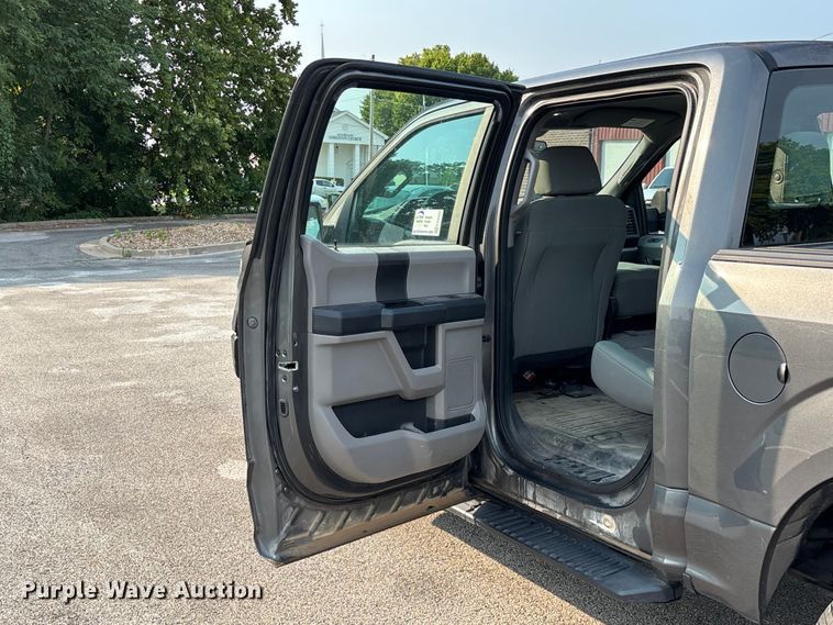image for item FG0592 2016 Ford F150 XLT Crew Cab pickup truck