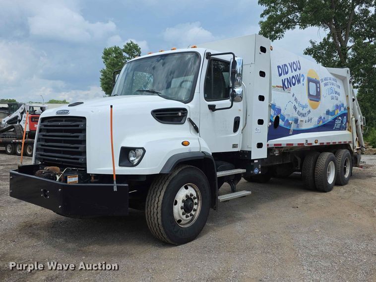 image for item FH6153 2017 Freightliner 114SD refuse truck