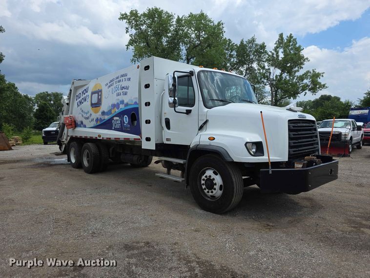 image for item FH6153 2017 Freightliner 114SD refuse truck