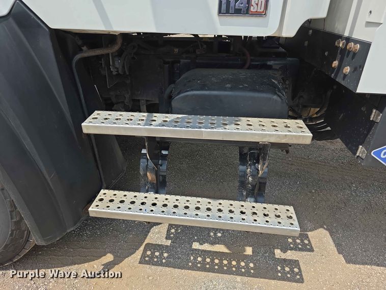 image for item FH6153 2017 Freightliner 114SD refuse truck
