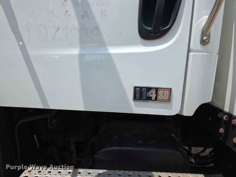 image for item FH6153 2017 Freightliner 114SD refuse truck