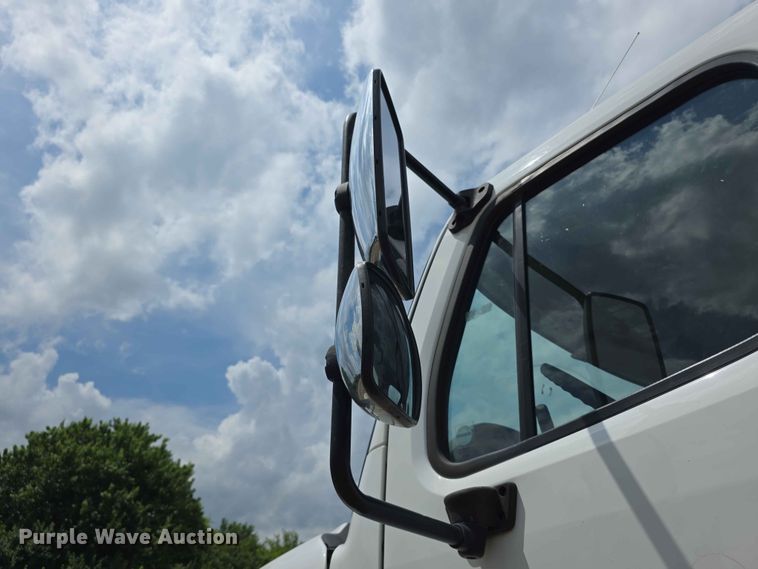 image for item FH6153 2017 Freightliner 114SD refuse truck