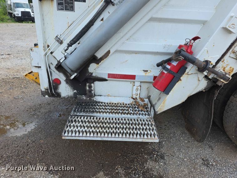 image for item FH6153 2017 Freightliner 114SD refuse truck