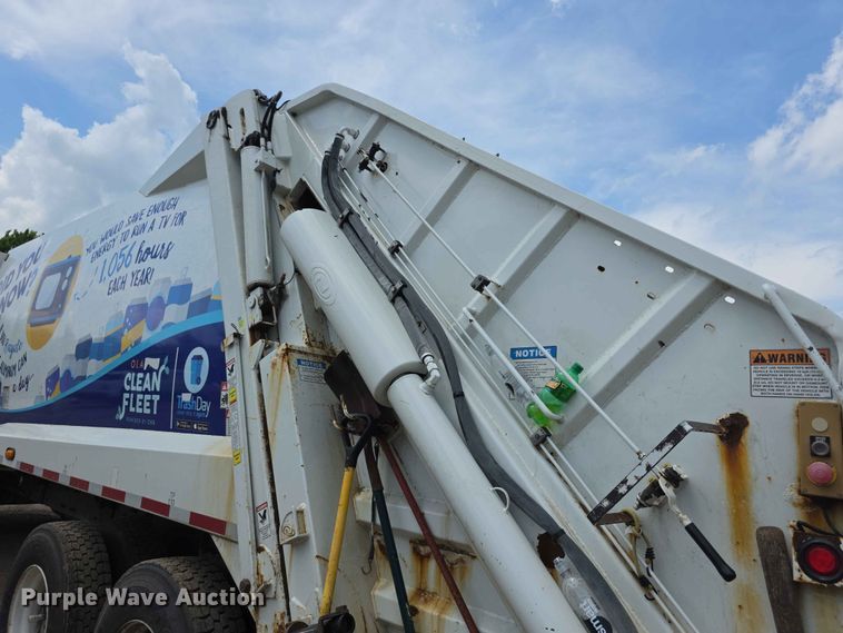 image for item FH6153 2017 Freightliner 114SD refuse truck