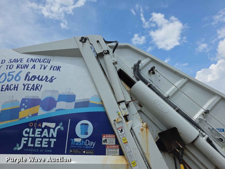 image for item FH6153 2017 Freightliner 114SD refuse truck