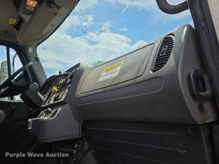 image for item FH6153 2017 Freightliner 114SD refuse truck