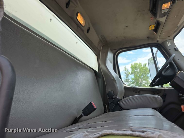 image for item FH6153 2017 Freightliner 114SD refuse truck
