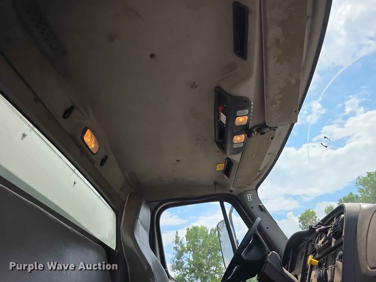 image for item FH6153 2017 Freightliner 114SD refuse truck
