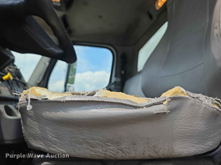 image for item FH6153 2017 Freightliner 114SD refuse truck