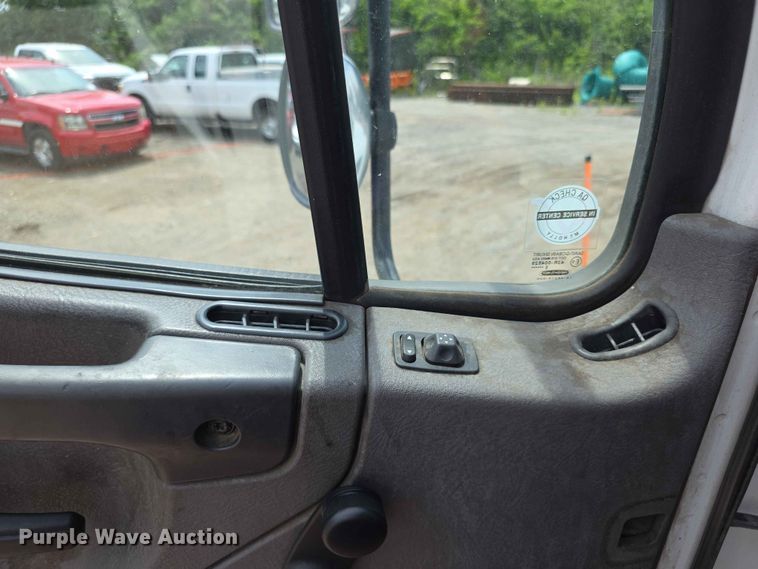 image for item FH6153 2017 Freightliner 114SD refuse truck