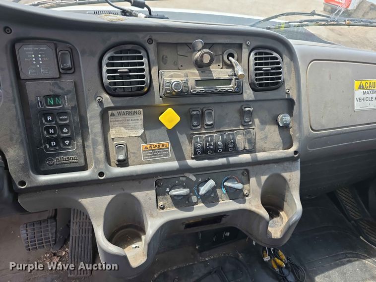 image for item FH6153 2017 Freightliner 114SD refuse truck