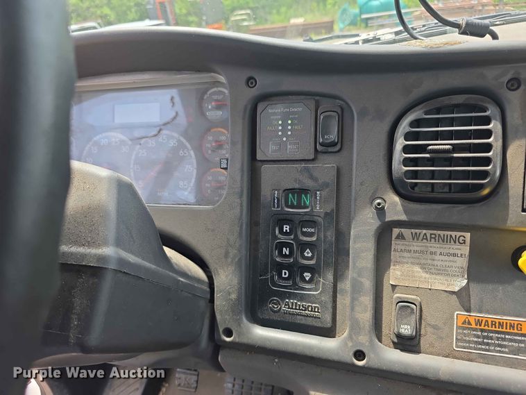 image for item FH6153 2017 Freightliner 114SD refuse truck