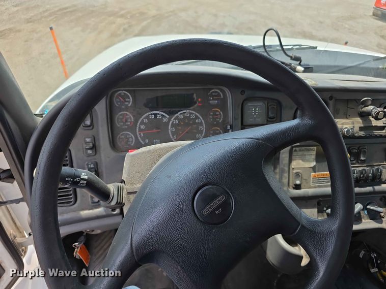 image for item FH6153 2017 Freightliner 114SD refuse truck