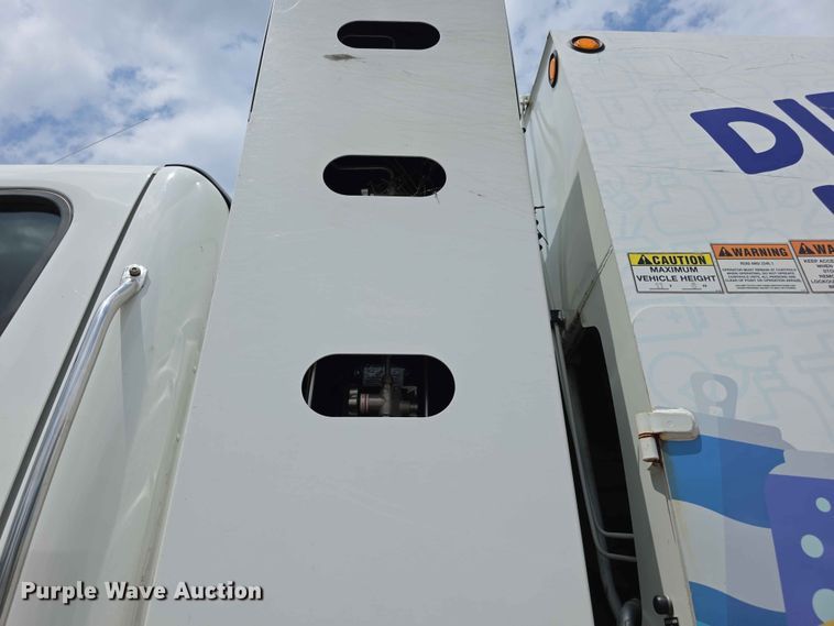 image for item FH6153 2017 Freightliner 114SD refuse truck