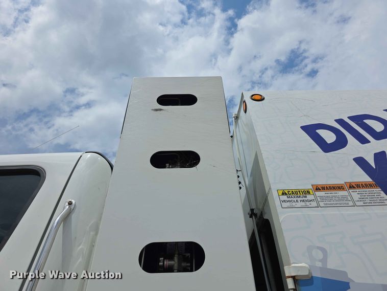 image for item FH6153 2017 Freightliner 114SD refuse truck