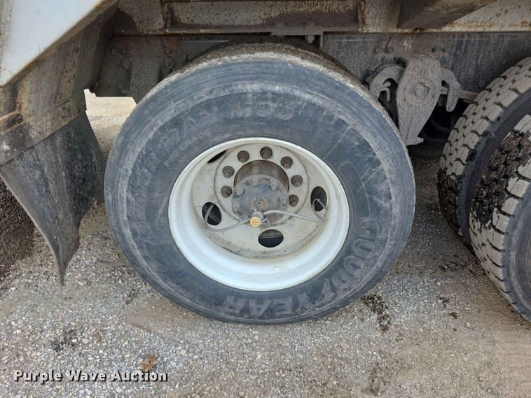 image for item FH6153 2017 Freightliner 114SD refuse truck