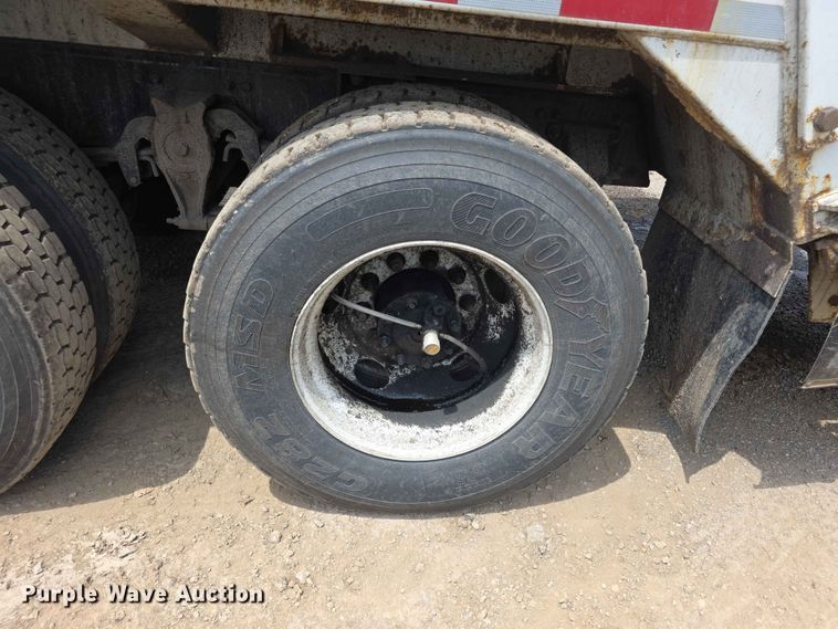 image for item FH6153 2017 Freightliner 114SD refuse truck