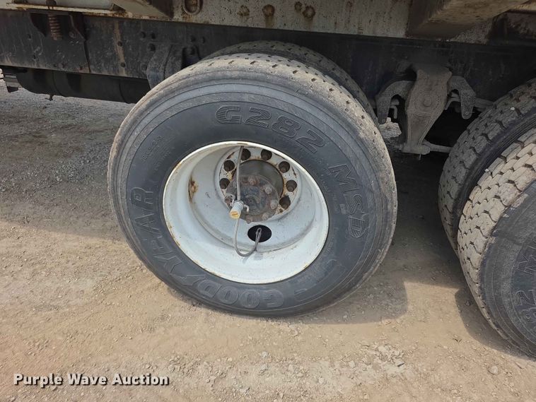 image for item FH6153 2017 Freightliner 114SD refuse truck