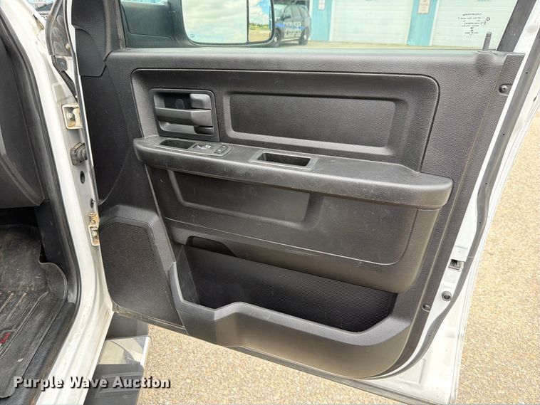 image for item FH6296 2013 RAM 1500 Crew Cab pickup truck