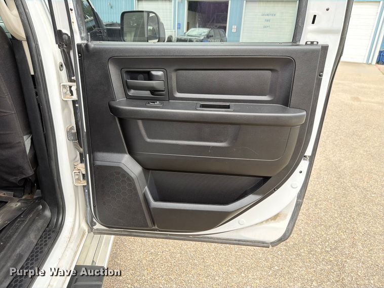 image for item FH6296 2013 RAM 1500 Crew Cab pickup truck