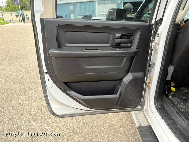 image for item FH6296 2013 RAM 1500 Crew Cab pickup truck