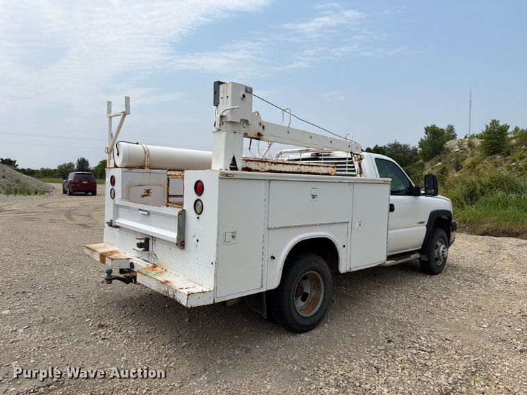 image for item FH6299 2005 Chevrolet Silverado 3500 utility bed pickup truck