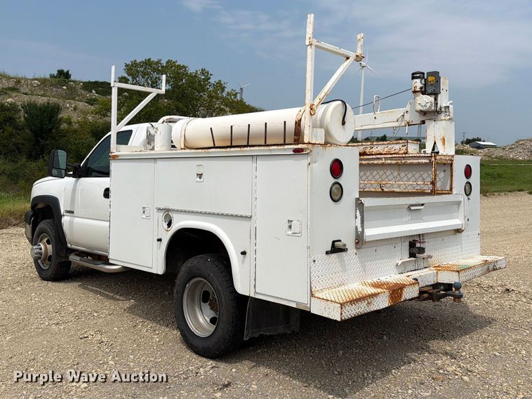 image for item FH6299 2005 Chevrolet Silverado 3500 utility bed pickup truck
