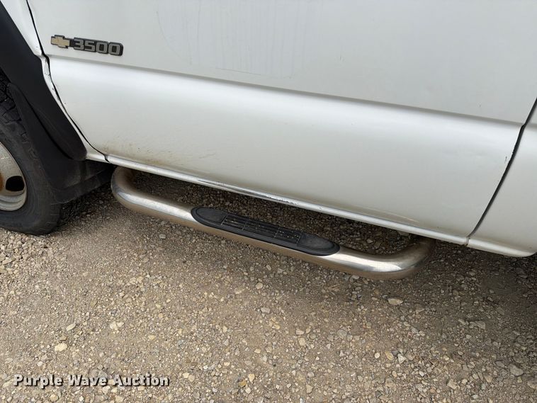 image for item FH6299 2005 Chevrolet Silverado 3500 utility bed pickup truck
