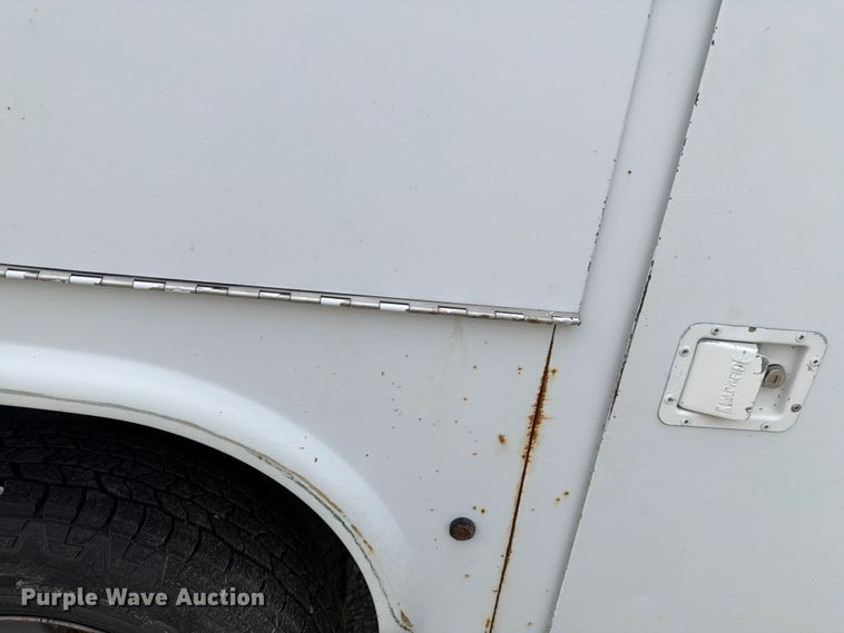 image for item FH6299 2005 Chevrolet Silverado 3500 utility bed pickup truck