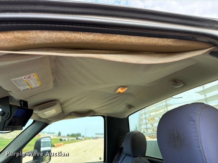 image for item FH6299 2005 Chevrolet Silverado 3500 utility bed pickup truck