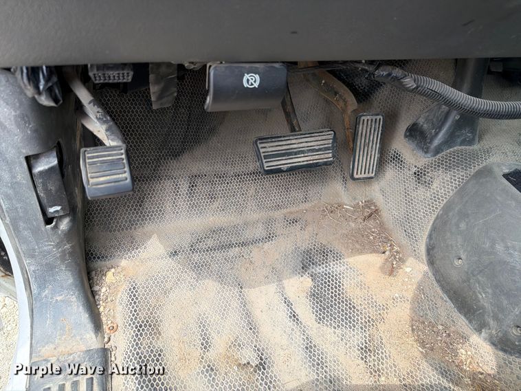 image for item FH6299 2005 Chevrolet Silverado 3500 utility bed pickup truck