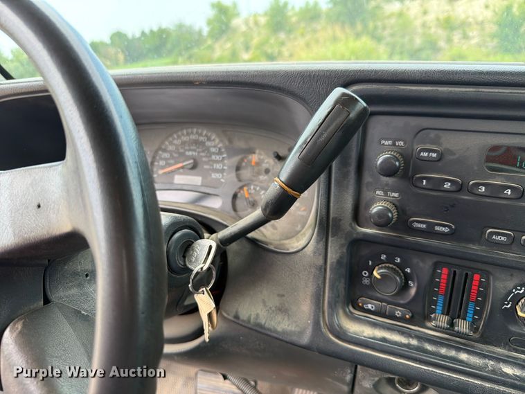 image for item FH6299 2005 Chevrolet Silverado 3500 utility bed pickup truck
