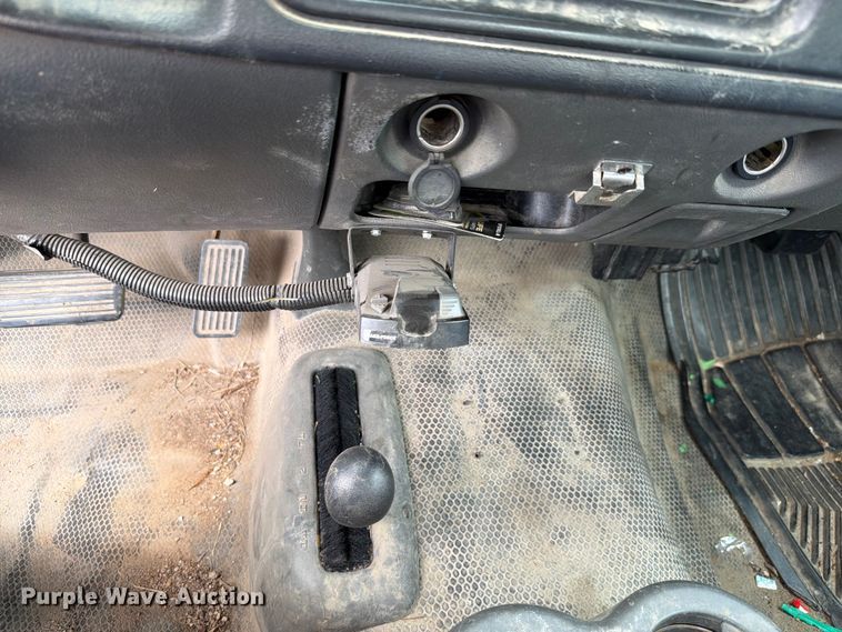 image for item FH6299 2005 Chevrolet Silverado 3500 utility bed pickup truck