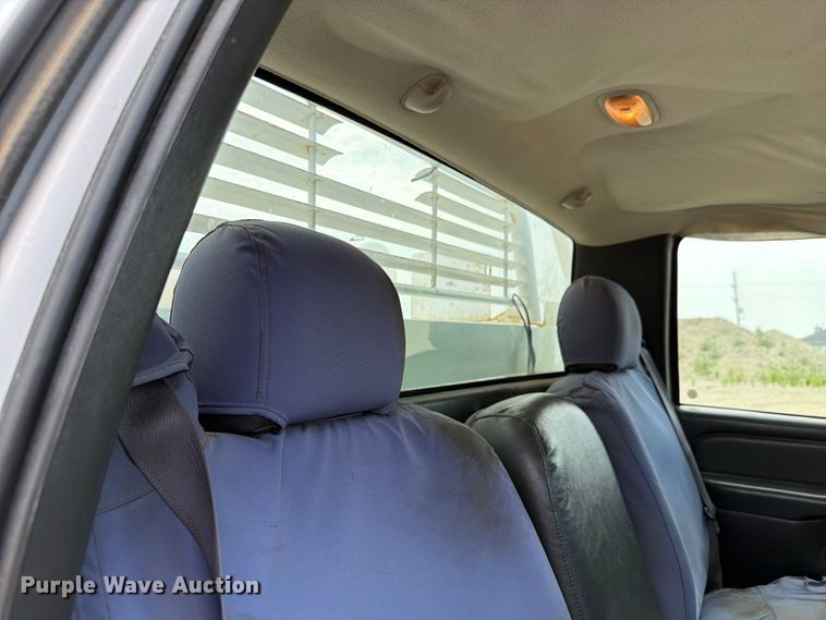 image for item FH6299 2005 Chevrolet Silverado 3500 utility bed pickup truck