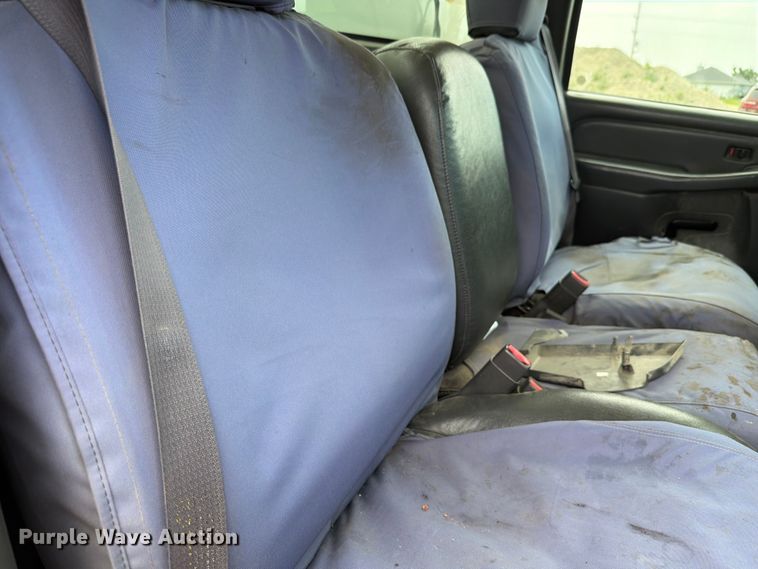 image for item FH6299 2005 Chevrolet Silverado 3500 utility bed pickup truck