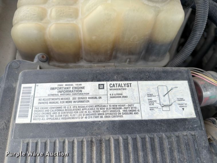 image for item FH6299 2005 Chevrolet Silverado 3500 utility bed pickup truck