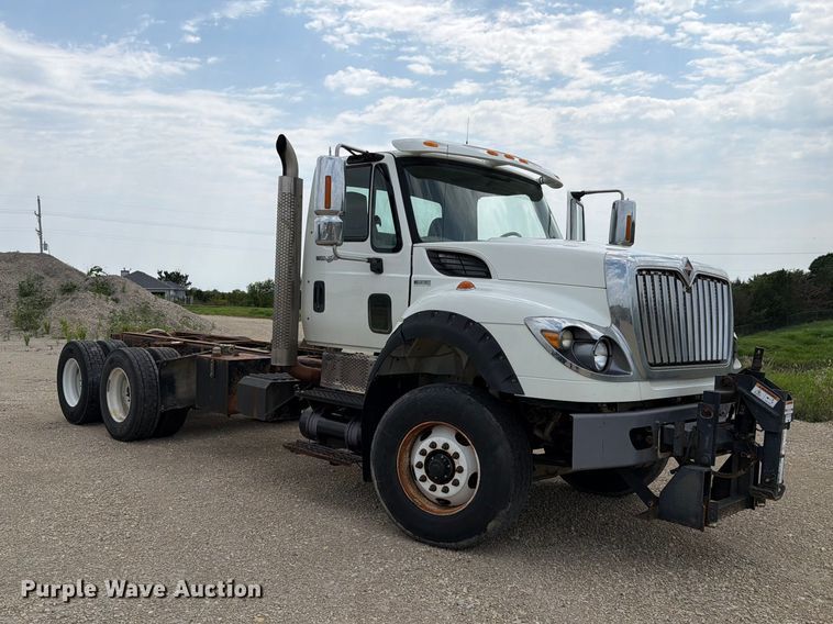 image for item FH6301 2012 International 7600 truck cab and chassis