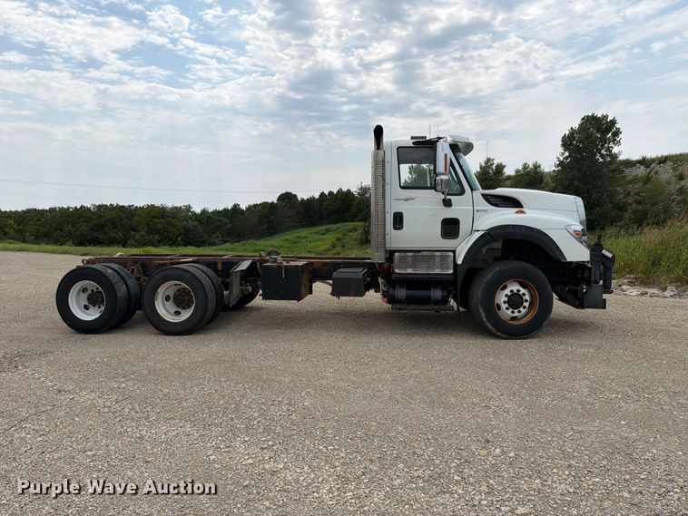 image for item FH6301 2012 International 7600 truck cab and chassis