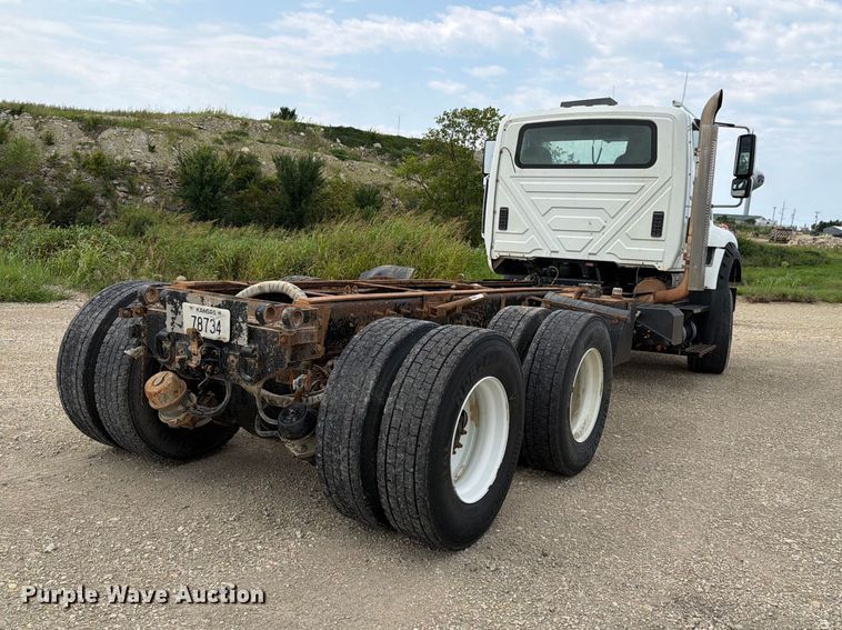 image for item FH6301 2012 International 7600 truck cab and chassis