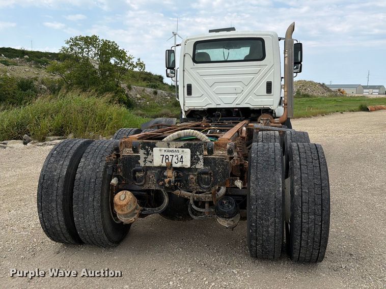 image for item FH6301 2012 International 7600 truck cab and chassis