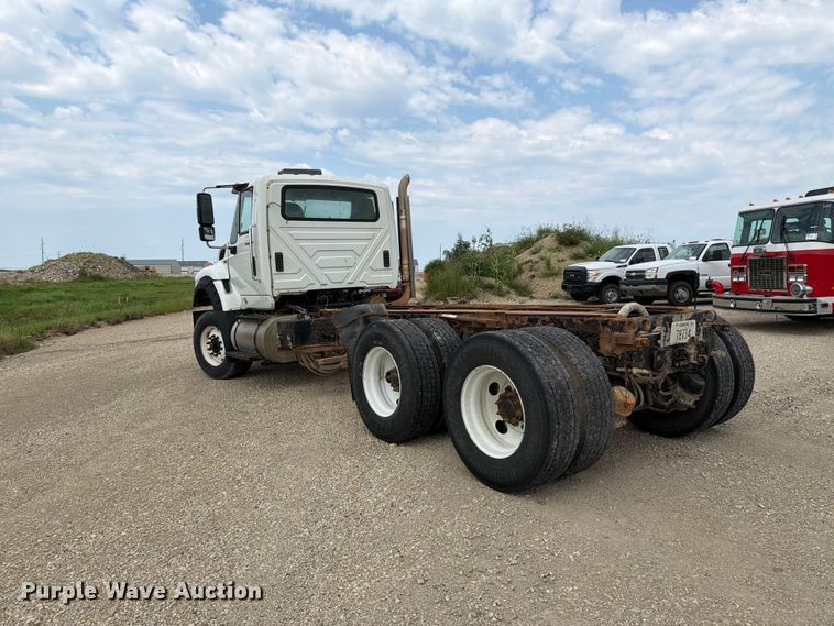 image for item FH6301 2012 International 7600 truck cab and chassis