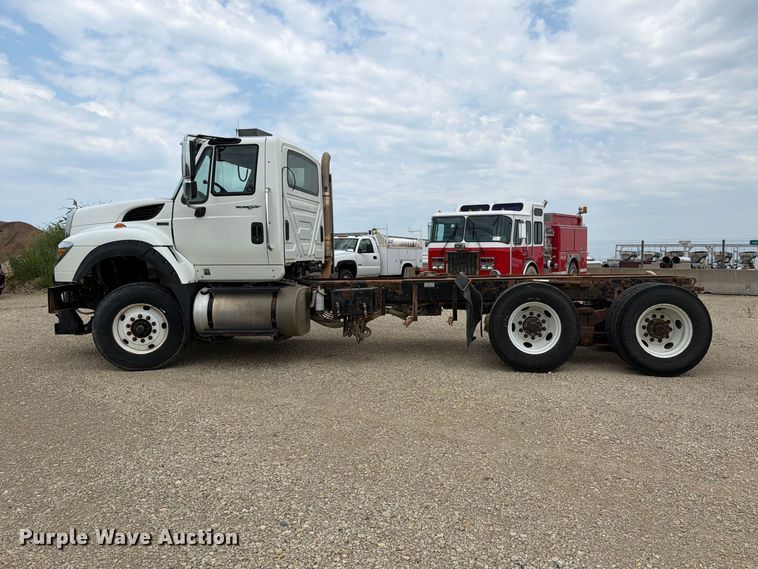 image for item FH6301 2012 International 7600 truck cab and chassis