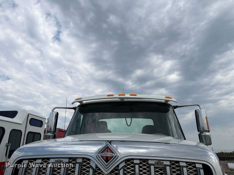 image for item FH6301 2012 International 7600 truck cab and chassis