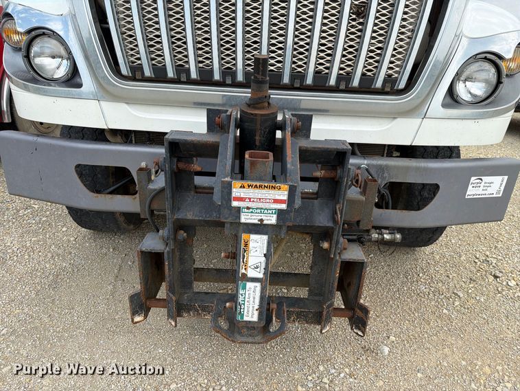 image for item FH6301 2012 International 7600 truck cab and chassis