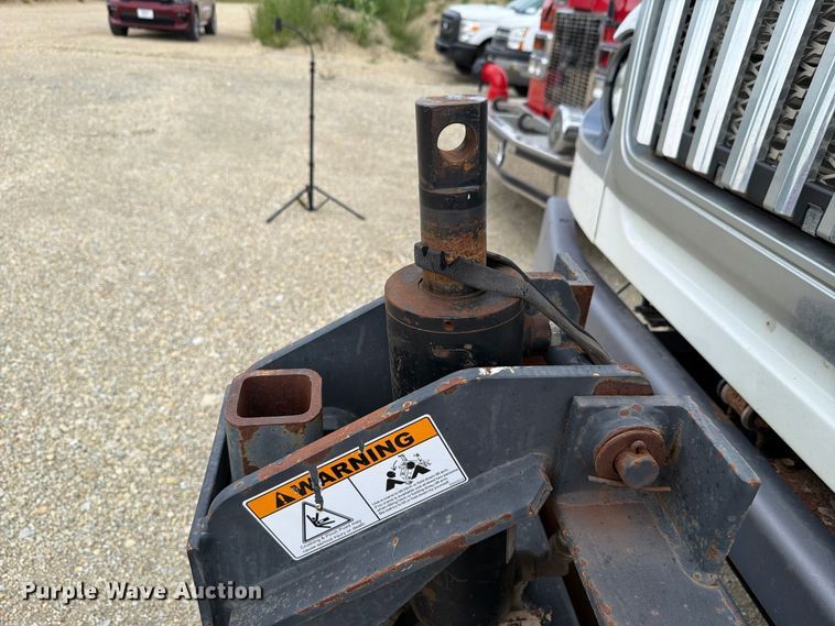 image for item FH6301 2012 International 7600 truck cab and chassis